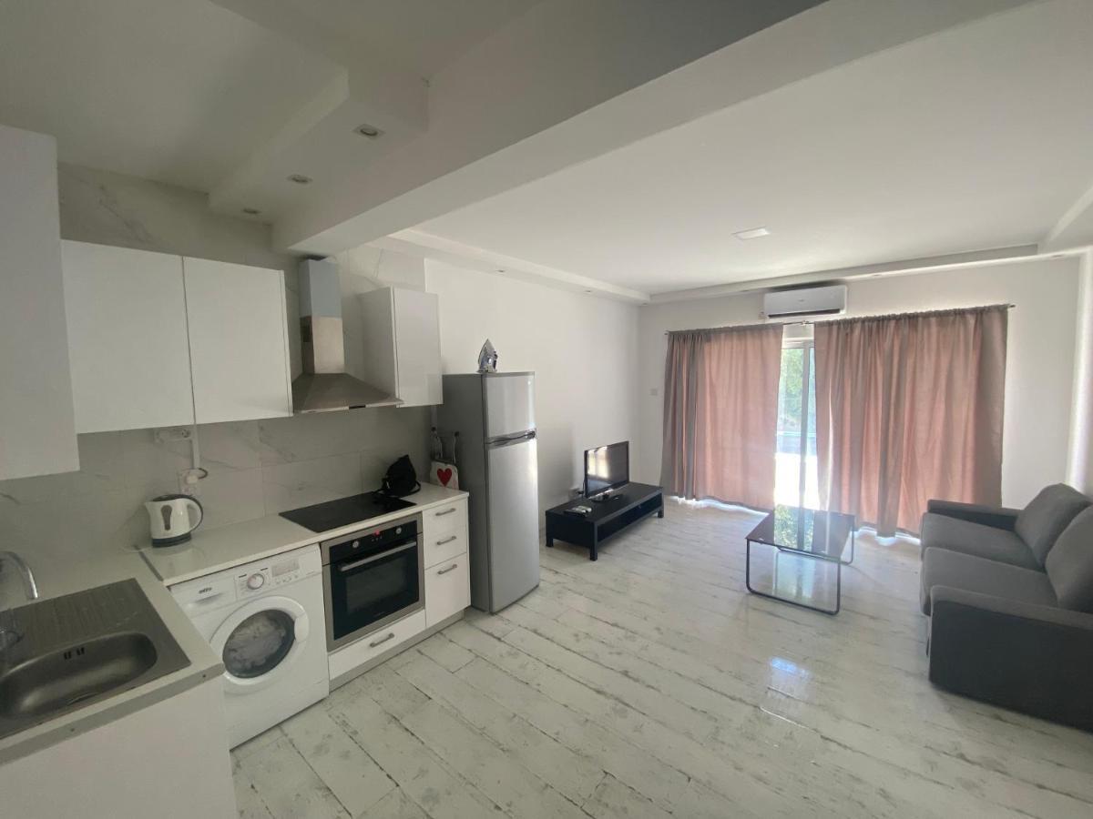 1-Bedroom Duplex 100M By The Sea Limassol Eksteriør billede